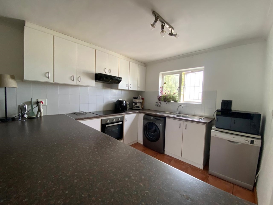 To Let 2 Bedroom Property for Rent in Oude Westhof Western Cape
